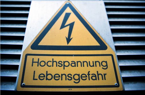 Zwischen Bondorf und Mötzingen werden Strommasten abmontiert. Foto: Symbolbild/Achim Zweygarth