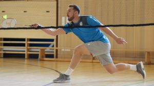 Netter Versuch: Rudi Faluvegi spielt Badminton (hier im Trainingslager). Foto: Pressefoto Baumann