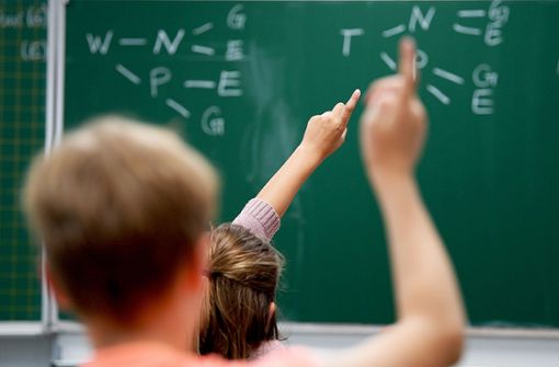 Deutsch und Mathe stehen im Mittelpunkt der Sommerkurse zum Nachlernen. Foto: dpa/Arne Dedert