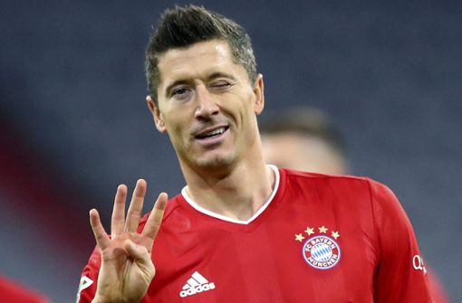 Robert Lewandowski hat mit dem FC Bayern das Triple gewonnen – nun möchte er auch seinen vierten Titel im Jahr 2020 einstecken. Foto: AP/Matthias Schrader