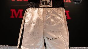 Die weiße Boxhose aus Muhammad Alis legendärem Boxkampf Thrilla in Manila. Foto: Copyright (c) 2024 lev radin/Shutterstock.  No use without permission.
