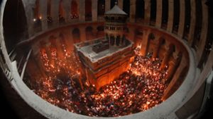 Ostern in der Grabeskirche: Christen feiern mit Prozessionen und Messen, und entzünden das Heilige Feuer. Foto: AFP
