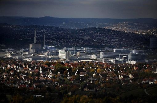 Der ökonomisch starke Südwesten, hier das Daimler-Werk in Stuttgart-Untertürkheim, würde einer Studie zufolge bei einem „harten“ Brexit jährlich 1,1 Milliarden Euro an Wirtschaftsleistung verlieren. Foto: Stoppel