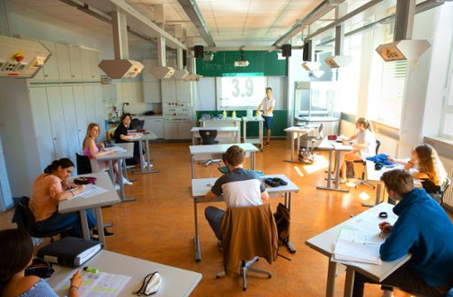 Kleine Gruppen, ungewohnte Sitzordnungen:  Die Ludwigsburger Schulen starten mit  Präsenzunterricht ins neue Jahr. Foto: Leif Piechowski