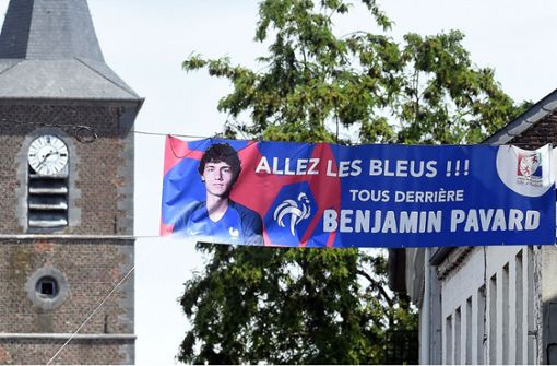 In seinem Heimatort Jeumont stehen viele hinter Benjamin Pavard. Foto: AFP