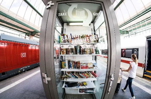 Öffentlicher Bücherschrank am Stuttgarter Hauptbahnhof Foto: Lichtgut/Max Kovalenko