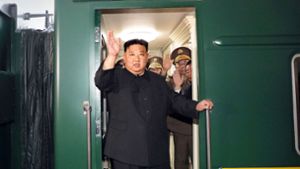 Kim Jong Un besteigt den Zug nach Wladiwostok. Foto: AFP/STR