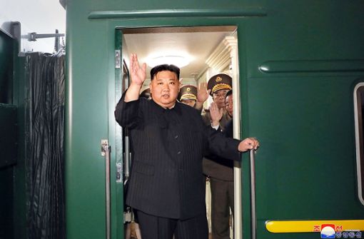 Kim Jong Un besteigt den Zug nach Wladiwostok. Foto: AFP/STR