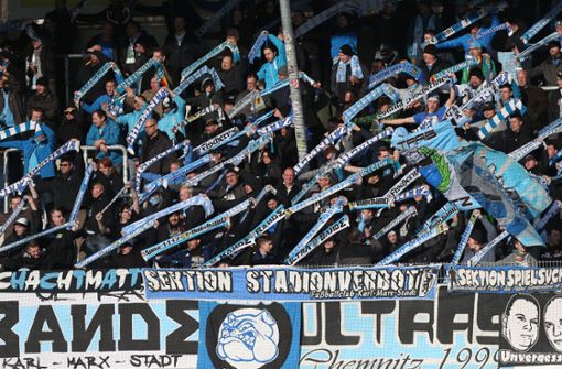 Die Fans des Chemnizter FC (hier in Großaspach) gedachten einem mutmaßlich Rechtsradikalen. Foto: Pressefoto Baumann