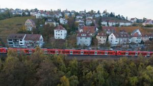 Gleise in Panorama-Lage: Über  die Erhaltung dieses Schienenweges im Stuttgarter Norden wird gestritten. Foto: dpa/Franziska Kraufmann