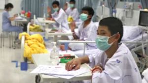 Die thailändischen Jungen dürfen das Krankenhaus verlassen. Foto: Ministry of Health
