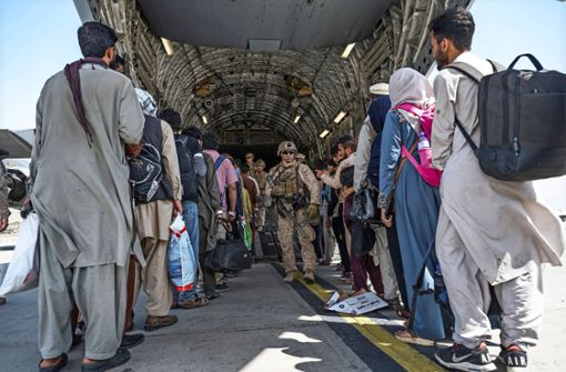 Wie lange werden Zivilisten noch evakuiert? Das ist derzeit nicht klar. Foto: dpa/Senior Airman Brennen Lege