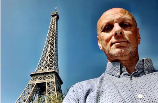 Der Frankreich-Korrespondent unserer Zeitung, Knut Krohn, vor dem Eiffelturm in Paris Foto: Knut Krohn