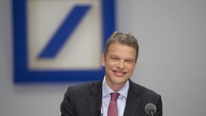 Der neue Bankchef Christian Sewing stellt sich den Fragen der Aktionäre. Foto: SVEN SIMON