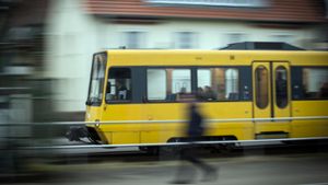 Manchmal bringt auch ein Sprint nichts mehr. Bus oder Bahn warten nicht immer bei Verspätungen von Anschlussverbindungen. Foto: Lichtgut/Achim Zweygarth