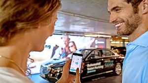 Bosch setzt verstärkt auf neue Technologien: Beim Automated Valet Parking fahren Autos per Smartphone-Befehl fahrerlos in den zugewiesenen Stellplatz. Foto: Bosch