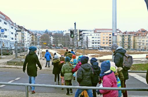 Die Klasse 2b begibt sich auf Stadtteil-Exkursion zum Olga-Areal. Foto: privat