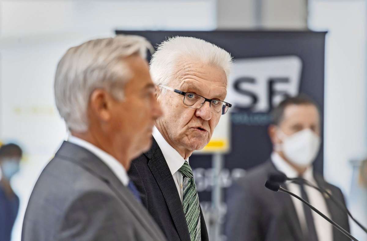 Ministerpräsident Kretschmann hält an seinem Stellvertreter Strobl fest. Foto: imago/Arnulf Hettric/h