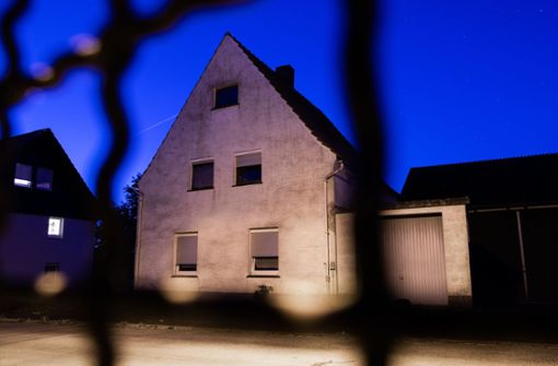 Das Haus in Höxter, das als „Horrorhaus“ bekannt wurde (Archivbild) Foto: dpa/Marcel Kusch