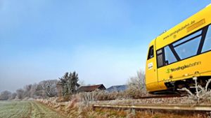 Die Fahrt der  Strohgäubahn wird künftig vielleicht wieder einige Kilometer weiter führen  – noch ist in Hemmingen Endstation. Foto: Ingeborg Hermann-Gröbner