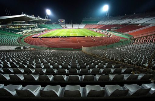 Einige Fußball-Clubs drängen darauf, auch vor dem 31. Oktober vor mehr als 500 Fans spielen zu dürfen. Foto: dpa/Tibor Illyes