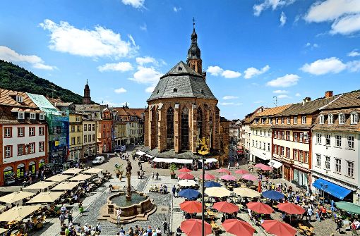 Der Marktplatz in Heidelberg ist auch so schön, für den königlichen Besuch wird  er nächste Woche  noch   herausgeputzt.Foto:Phililpp Rothe Foto:  