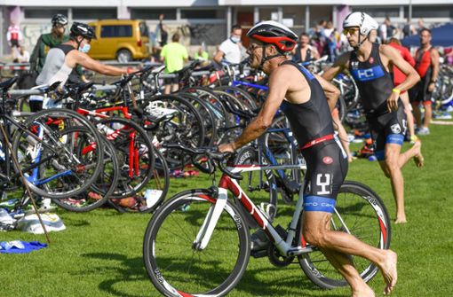 Schwimmen, radfahren, laufen: Beim Sika-Triathlon haben Hunderte Sportler ihr Bestes gegeben. Foto: Host Dömötör