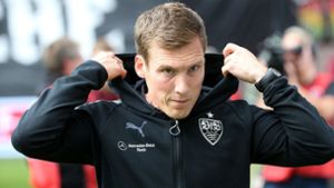 VfB-Trainer Hannes Wolf will am Freitag mit seinem Team drei Punkte gegen Köln einfahren. Foto: dpa