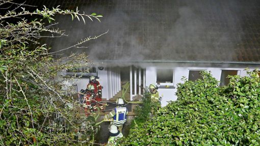 Starke Rauchentwicklung am Haus in Schwieberdingen. Foto: KS-Images.de / Andreas Rometsch