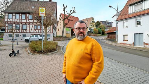 Carsten Dvorak aus Münklingen fordert eine erneute Überprüfung der Busverbindungen, die ab 2026 fahren sollen. Foto: Simon Granville