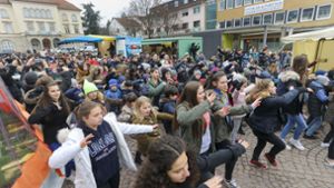 Rund 300 Kinder tanzten beim Flashmob in Sindelfingen mit. Foto: factum/Granville