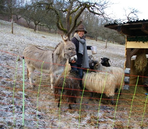 Kim Funk-Fritsch hat die Kressart-Streuobstwiese für ihre Tiere gepachtet Foto: A. Kratz