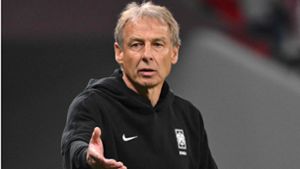 Jürgen Klinsmann stand mit Südkorea im Halbfinale des Asien-Cups, scheiterte dann aber überraschend an Jordanien. Foto: AFP/HECTOR RETAMAL