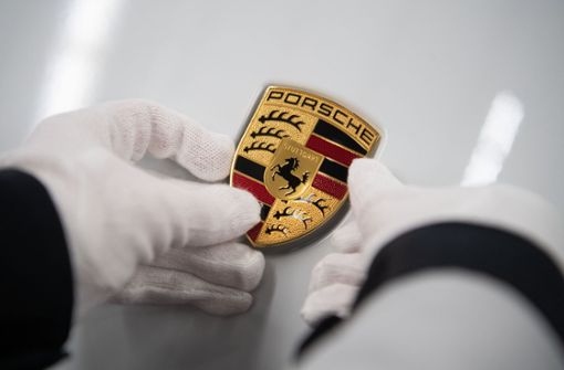 Porsche unterstützt bereits die Nachwuchsarbeit beim Bundesligisten RB Leipzig, aber auch im Eishockey, Tennis oder Basketball. Foto: dpa/Marijan Murat