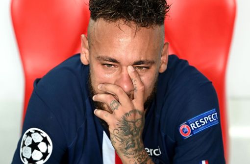 Fairer Sportsmann: Neymar gratuliert nach der Niederlage dem Champions-League-Sieger – doch dabei unterläuft ihm ein kleiner Fehler. Foto: dpa/Michael Regan