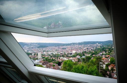 Der Blick aus Stuttgarts wohl teuerster Wohnung. Diese Bleibe in Halbhöhenlage sucht noch einen Käufer. Foto: Achim Zweygarth