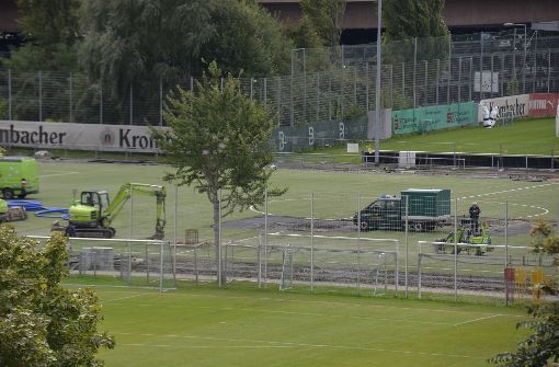 Am Dienstagnachmittag hatte man bei Bauarbeiten auf dem Gelände des VfB Stuttgart eine Fliegerbombe gefunden. Foto: Andreas Rosar Fotoagentur-Stuttg