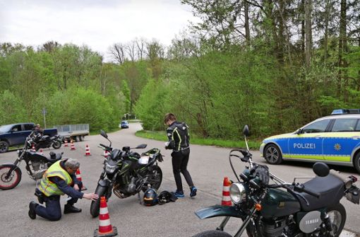 Zum Beginn der Saison nimmt die Polizei bei einer Großkontrolle im Kreis Esslingen vor allem Motorräder unter die Lupe. Foto: /Kerstin Dannath