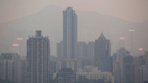 In Hongkong wachsen die Häuser und die Immobilienpreise in den Himmel. Foto: dpa/Jerome Favre