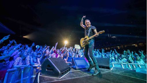 Bruce Springsteen (hier beim Auftritt in Barcelona) kommt 2024 zurück nach Deutschland Foto: Live Nation