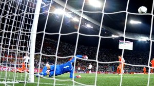 Der zweite Treffer von Mario Gomez gegen die Niederlande. Foto: dapd