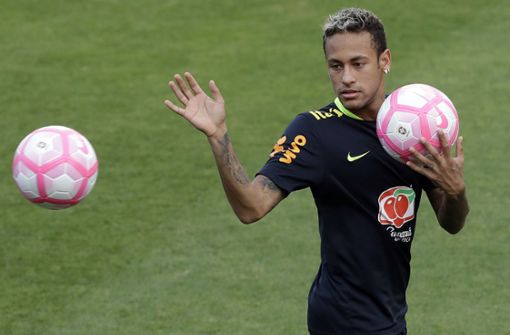 Fußball-Star Neymar hat mit einem Tweet zum Tod von Stephen Hawking für Unmut gesorgt. Foto: AP