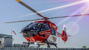 Mit ihren Hubschraubern hat die Luftrettung Coronapatienten von Frankreich in Hospitäler in Deutschland verlegt. Foto: DRF Luftrettung
