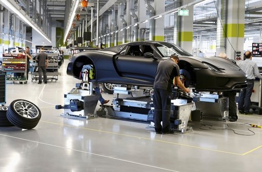 In der Porsche-Manufaktur in Zuffenhausen entsteht der  918 Spyder. Wir nehmen Sie mit auf einen exklusiven Einblick in die Manukatur – klicken Sie sich durch unsere Bildergalerie. Foto: Porsche AG