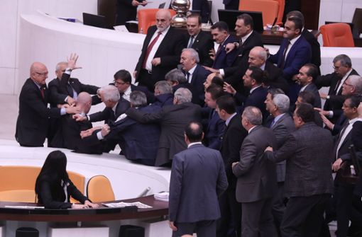 Im türkischen Parlament in Ankara ist es zu einer Schlägerei gekommen. Foto: IMAGO/Depo Photos/IMAGO/Depo Photos