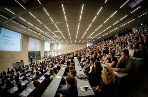 Studenten in einem Hörsaal an der Universität Hohenheim Foto: Lichtgut/Achim Zweygarth