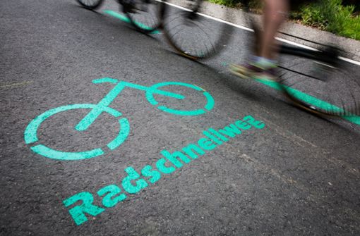 Die CDU will stärker als bisher auch auf das Fahrrad setzen – und bundesweit eine Offensive beispielsweise für Radschnellwege starten. Foto: dpa