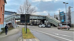 Diese Brücke über die Hanns-Martin-Schleyer-Straße in Sindelfingen wird eines Tages abgerissen. Foto: /the