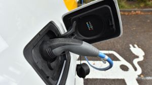 An einigen Standorten in Deutschland plant Shell Schnellladesäulen für E-Autos. (Symbolfoto) Foto: dpa