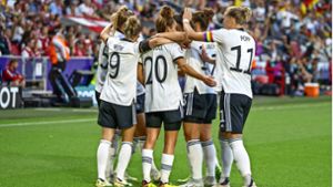 Gemeinsam stark: die DFB-Frauen treffen im Halbfinale der EM entweder auf Frankreich oder auf die Niederlande. Foto: IMAGO/M. Merk/IMAGO/MERK